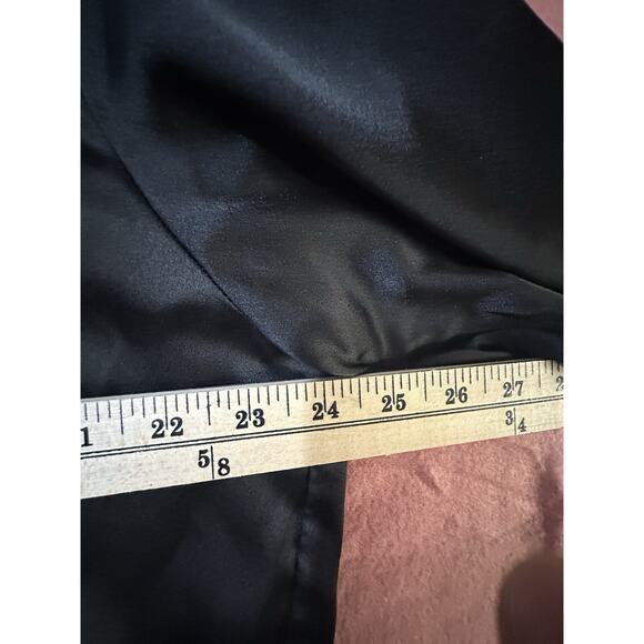 Women’s Black Silk Like Blouse Lulus L Long Sleeve Collored Button - Picture 5 of 5